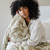 DOUBLE RUCHED FAUX FUR THROW BLANKETS | Snow