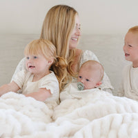DOUBLE RUCHED FAUX FUR THROW BLANKETS | Snow