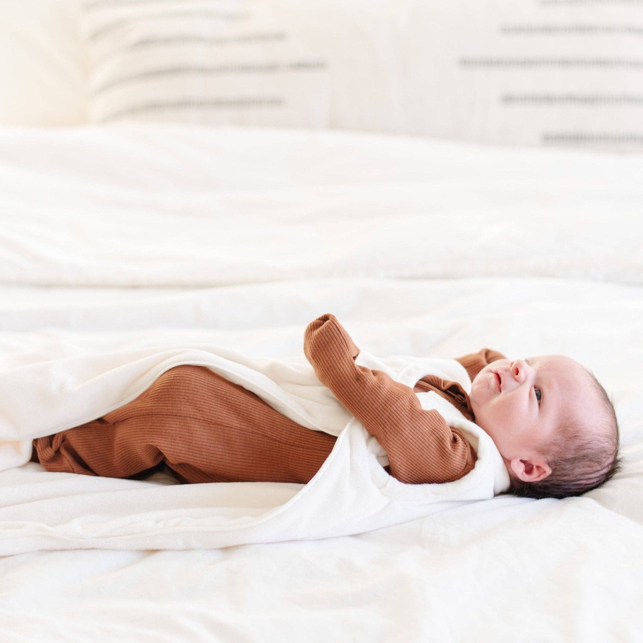 WEARABLE BLANKETS: Feather / Medium Minky