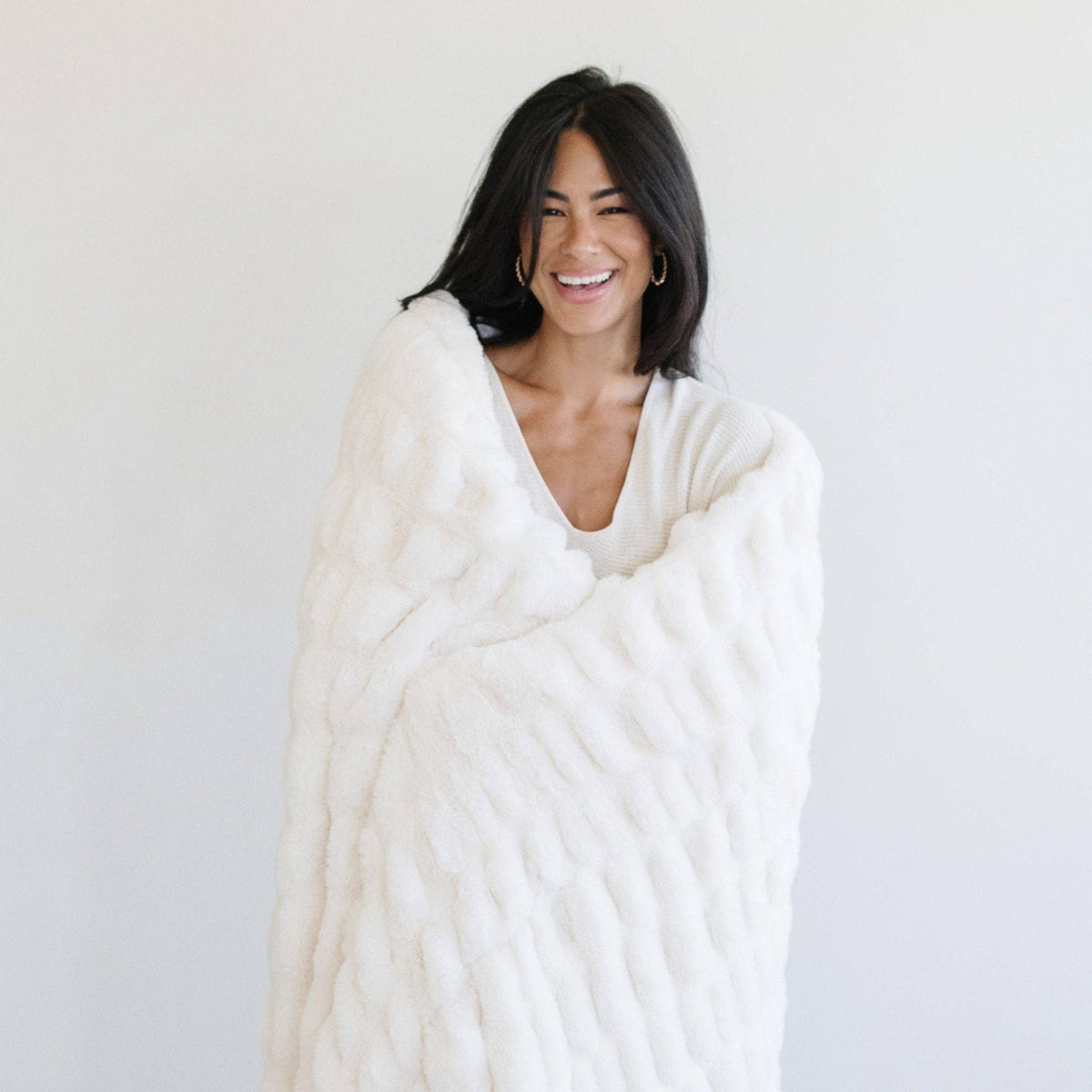DOUBLE RUCHED FAUX FUR THROW BLANKETS | Snow