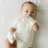 Stay On Baby Mitts - Cloud: 0-3M