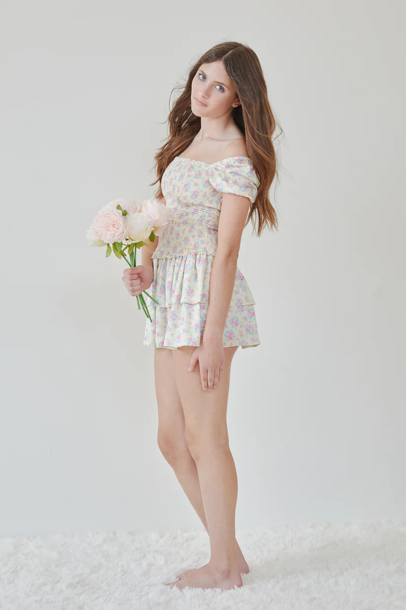 Theme Lexi Romantic Rose with Yellow Dress