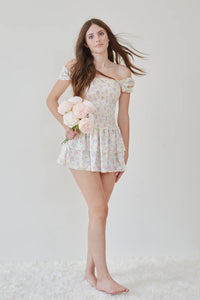 Theme Lexi Romantic Rose with Yellow Dress