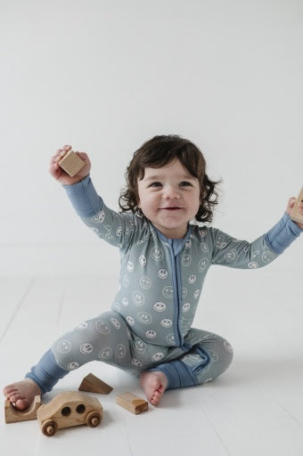 Babysprouts Clothing Company Long Sleeve Zip Romper | Heart Eyes